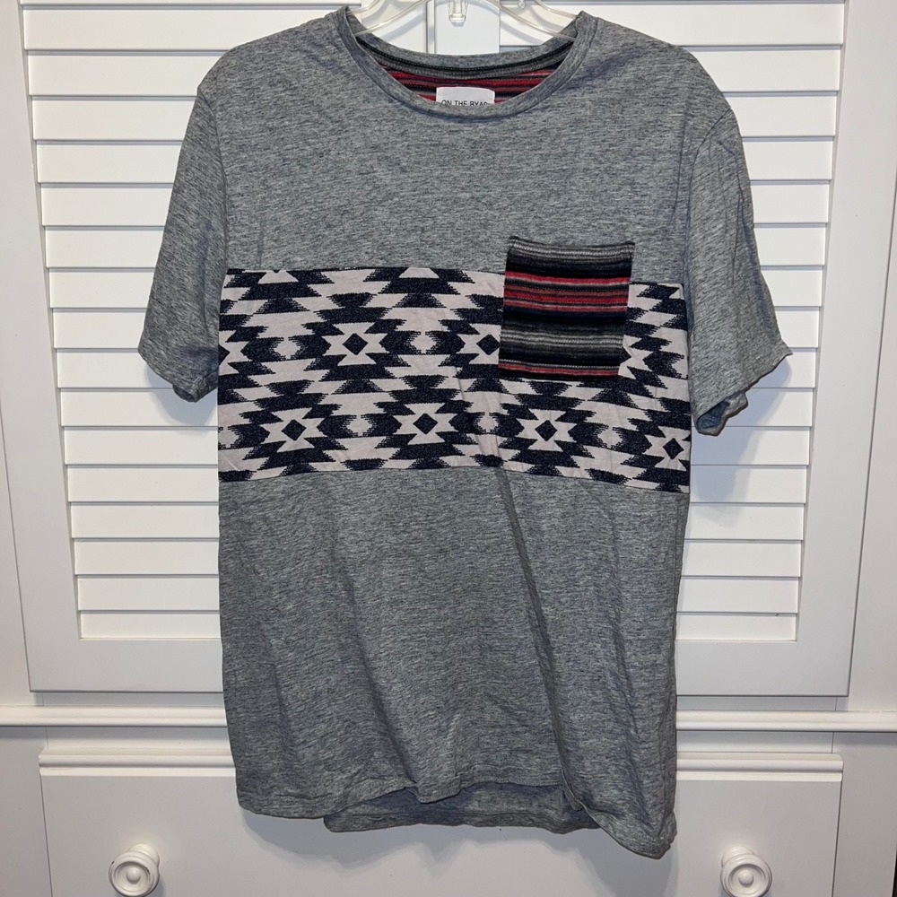 On The‎ Byas Mens Gray Aztec Print Pocket T-Shirt Geometric Southwestern Large